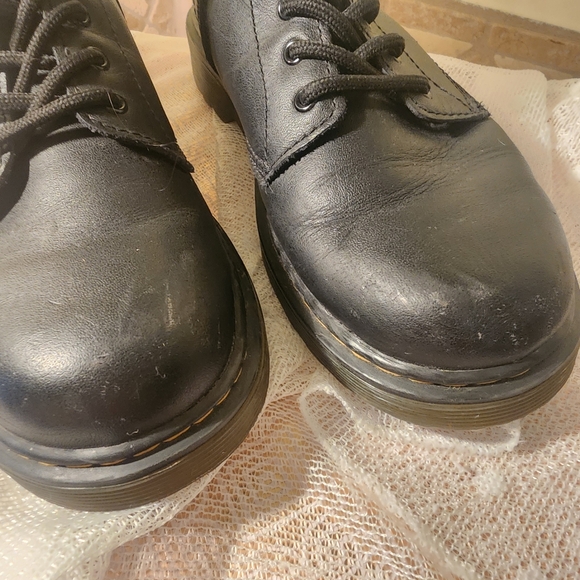 Dr. Martens Child Size 4 - Picture 2 of 9